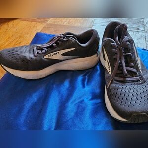Brooks WomShoes